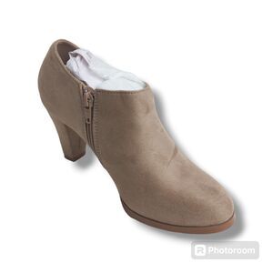 JG Faux Suede Ankle Booties-Size 6.5-Tan-Cone Heel-Dual Side Zippers-NEW